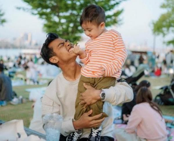 Pratama Arhan Momong Cipung Anak Raffi Ahmad, Netizen Sebut Cocok Jadi Papa Muda, Azizah? Pratama Arhan Momong Cipung Anak Raffi Ahmad, Netizen Sebut Cocok Jadi Papa Muda, Azizah?
