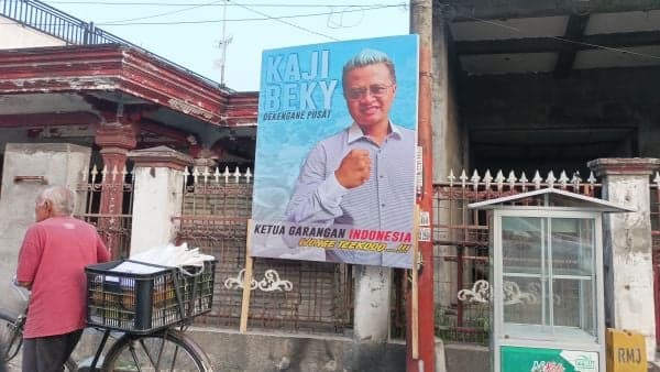 Baliho Ketua Garangan Muncul di Seantero Blitar, Haji Beky Serius Maju Pilkada 2024 ? Baliho Ketua Garangan Muncul di Seantero Blitar, Haji Beky Serius Maju Pilkada 2024 ?
