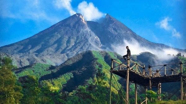 Menikmati Gunung Merapi yang Indah dari Bukit Klangon Sleman Menikmati Gunung Merapi yang Indah dari Bukit Klangon Sleman