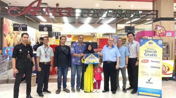 Nasib Beruntung Ike Aryanti Warga Garut yang Dapat Undian Umroh Gratis dari Unilever X Asia Grup Nasib Beruntung Ike Aryanti Warga Garut yang Dapat Undian Umroh Gratis dari Unilever X Asia Grup