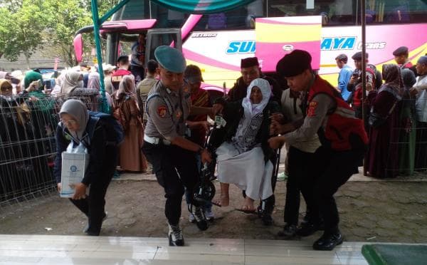 Rombongan Terakhir Jamaah Haji Tiba di Ciamis, Seorang Masih Ditinggal di Mekah Rombongan Terakhir Jamaah Haji Tiba di Ciamis, Seorang Masih Ditinggal di Mekah