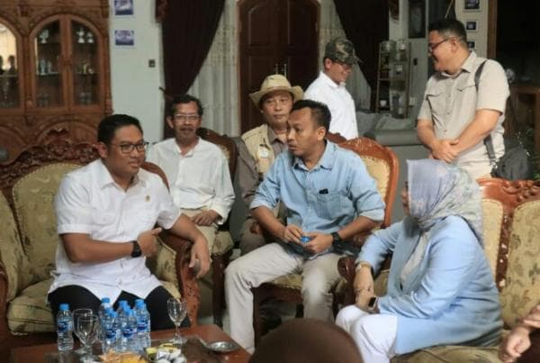 Dampingi Kunker Wamentan, Balon Bupati Kang Tebe Sampaikan Aspirasi Petani di KBB Dampingi Kunker Wamentan, Balon Bupati Kang Tebe Sampaikan Aspirasi Petani di KBB