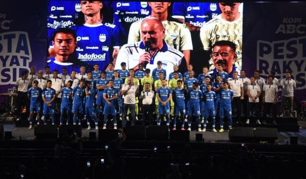 Persib Perkenalkan 30 Pemain Lengkap dengan Nomor Punggung Persib Perkenalkan 30 Pemain Lengkap dengan Nomor Punggung