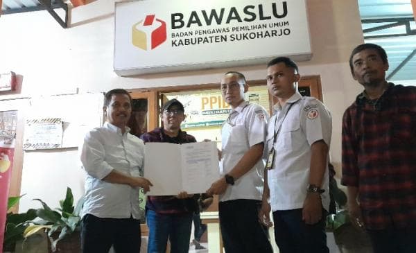 Hasil Verfak TMS, Tuntas-Djayendra Datangi Bawaslu Gugat KPU Sukoharjo Hasil Verfak TMS, Tuntas-Djayendra Datangi Bawaslu Gugat KPU Sukoharjo