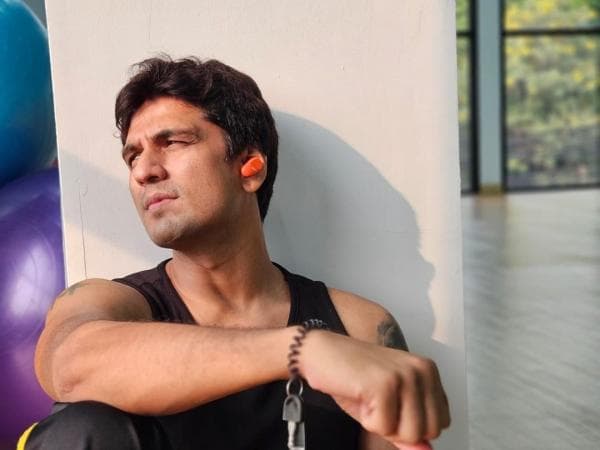 Profil Lengkap Cornelio Sunny: Karier Aktor hingga Sutradara, Kontroversi Hubungan dengan Ratu Sofya Profil Lengkap Cornelio Sunny: Karier Aktor hingga Sutradara, Kontroversi Hubungan dengan Ratu Sofya