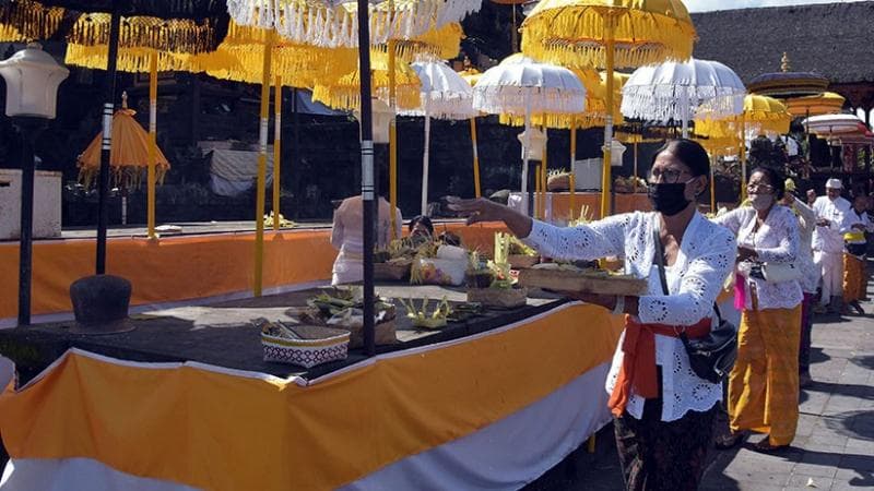 Mengenal Tradisi Ngayah dari Bali, Kegiatan Gotong Royong untuk Eratkan Persaudaraan Mengenal Tradisi Ngayah dari Bali, Kegiatan Gotong Royong untuk Eratkan Persaudaraan