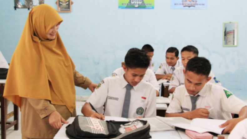 5 Ayat Alquran tentang Guru yang Harus Dihormati Lengkap Arab, Latin, Artinya 5 Ayat Alquran tentang Guru yang Harus Dihormati Lengkap Arab, Latin, Artinya