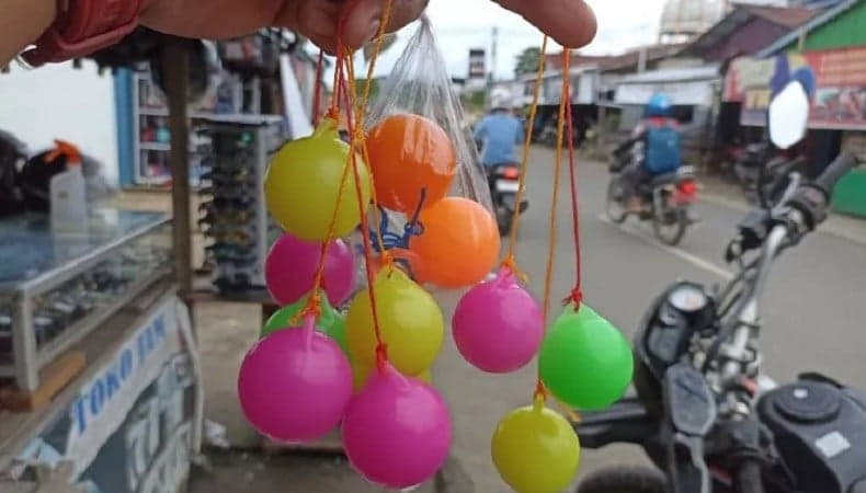 Disdik Bekasi Imbau Siswa Tak Bawa Lato-Lato ke Sekolah: Kalau Kena Jidat Benjol Disdik Bekasi Imbau Siswa Tak Bawa Lato-Lato ke Sekolah: Kalau Kena Jidat Benjol