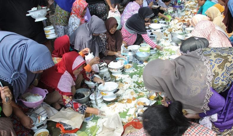 Mengenal Sifat Orang Jawa Tengah, Gaya Bicara Lembut hingga Pilih Mengalah Mengenal Sifat Orang Jawa Tengah, Gaya Bicara Lembut hingga Pilih Mengalah
