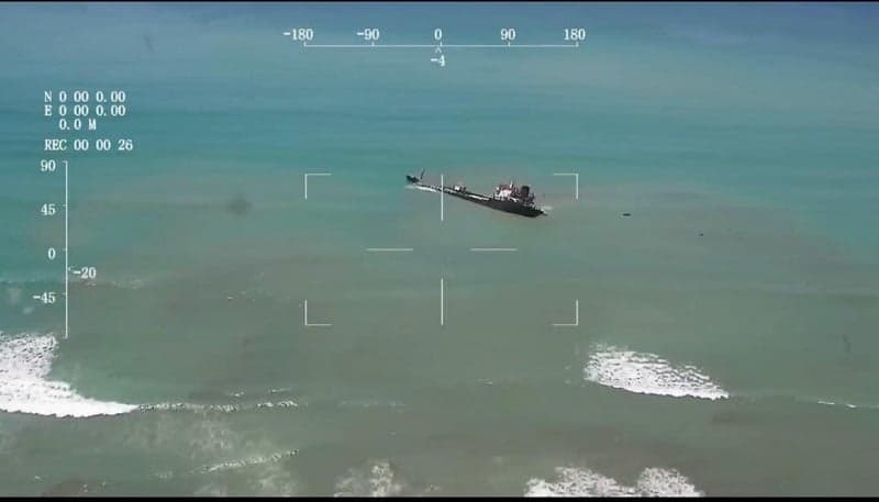 KKP Tindak Kasus Tumpahan Aspal Mentah yang Cemari Perairan Nias KKP Tindak Kasus Tumpahan Aspal Mentah yang Cemari Perairan Nias