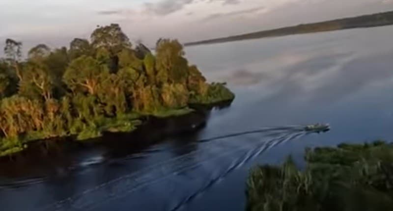 Kampung Unik di Riau, Menjelajahi Desa Dayun yang Cantik sambil Menikmati Danau Zamrud Kampung Unik di Riau, Menjelajahi Desa Dayun yang Cantik sambil Menikmati Danau Zamrud
