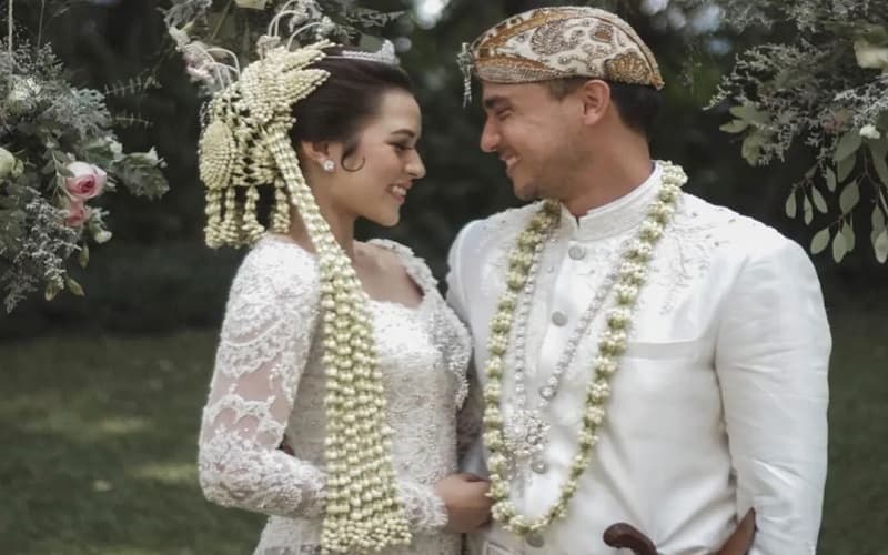 Pernikahan Adat Sunda, Prosesi Sarat Makna dan Menghibur Pernikahan Adat Sunda, Prosesi Sarat Makna dan Menghibur