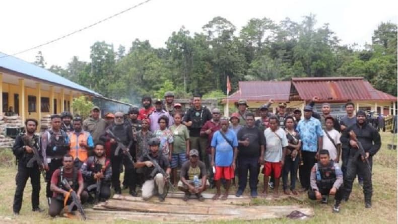 Hampir 2 Tahun Tinggalkan Kampung karena KKB, Pengungsi Maybrat Mulai Dipulangkan Hampir 2 Tahun Tinggalkan Kampung karena KKB, Pengungsi Maybrat Mulai Dipulangkan