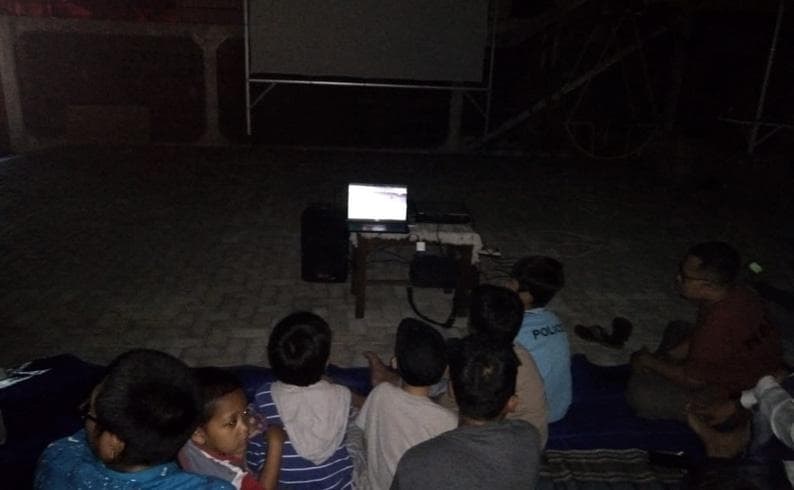 Listrik Padam, Warga Bulusan Semarang Ini Tetap Semangat Nobar Timnas Indonesia Vs Argentina Listrik Padam, Warga Bulusan Semarang Ini Tetap Semangat Nobar Timnas Indonesia Vs Argentina