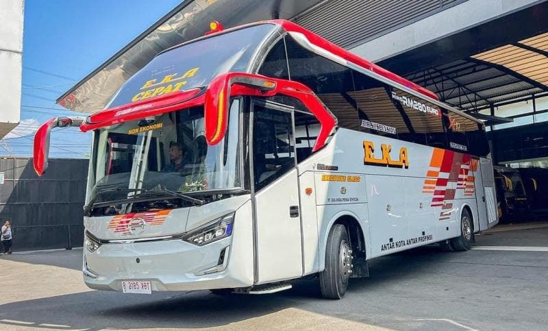 PO EKA Rilis Bus Patas Bodi Legacy SR3 XHD Prime dari Karoseri Laksana, Intip Kemewahannya PO EKA Rilis Bus Patas Bodi Legacy SR3 XHD Prime dari Karoseri Laksana, Intip Kemewahannya