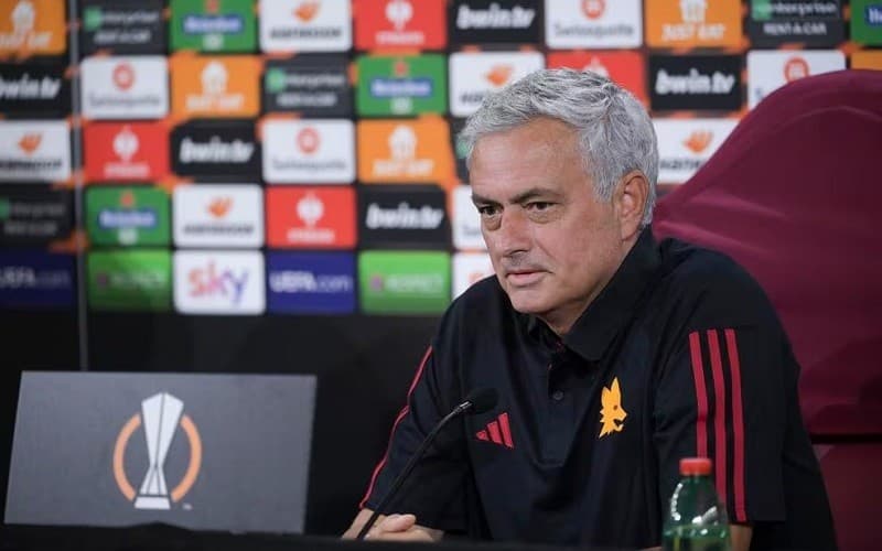 AS Roma Dipermalukan Slavia Praha, Jose Mourinho: Penampilan yang Buruk AS Roma Dipermalukan Slavia Praha, Jose Mourinho: Penampilan yang Buruk