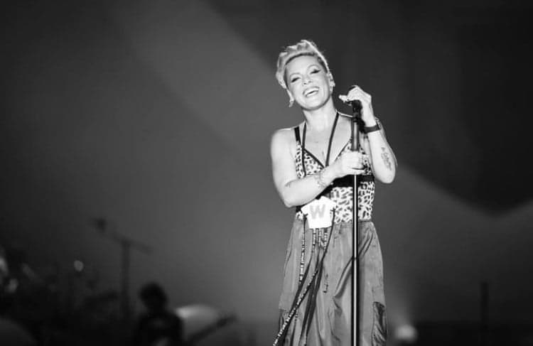 Lirik Lagu Try Pink dan Terjemahan, Ajarkan untuk Kuat dan Bangkit Lirik Lagu Try Pink dan Terjemahan, Ajarkan untuk Kuat dan Bangkit