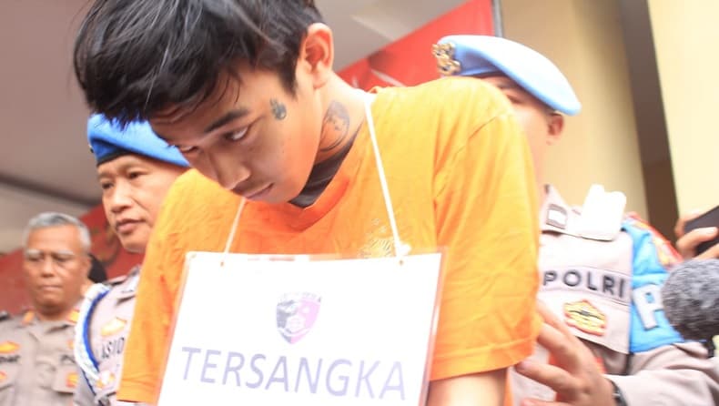 8 Fakta Alung Bunuh Pacarnya Fitria Wulandari karena Ditolak Putus, sempat Tidur di Samping Mayat Korban 8 Fakta Alung Bunuh Pacarnya Fitria Wulandari karena Ditolak Putus, sempat Tidur di Samping Mayat Korban