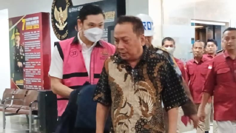 Penampakan Harvey Moeis Suami Sandra Dewi Tersangka Korupsi Timah Berompi Pink dan Diborgol