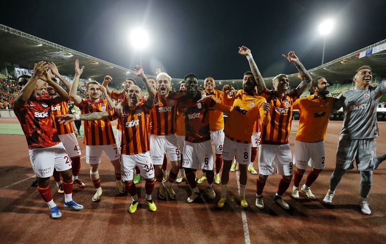 Galatasaray Juara Piala Super Turki usai Hanya Main 1 Menit Vs Fenerbahce Galatasaray Juara Piala Super Turki usai Hanya Main 1 Menit Vs Fenerbahce