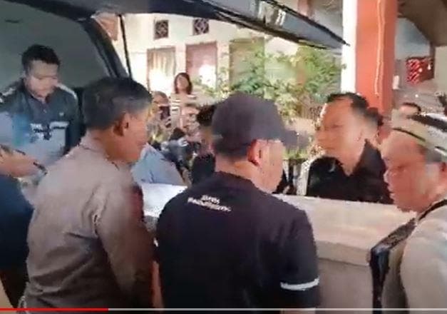 Tiba di Minahasa, Jenazah Anggota Polresta Manado Brigadir RAT Disambut Isak Tangis Keluarga
