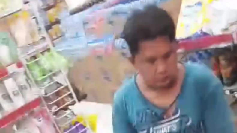 Viral Pria Ganjal ATM di Minimarket Jaktim, Beraksi dengan Gergaji Viral Pria Ganjal ATM di Minimarket Jaktim, Beraksi dengan Gergaji