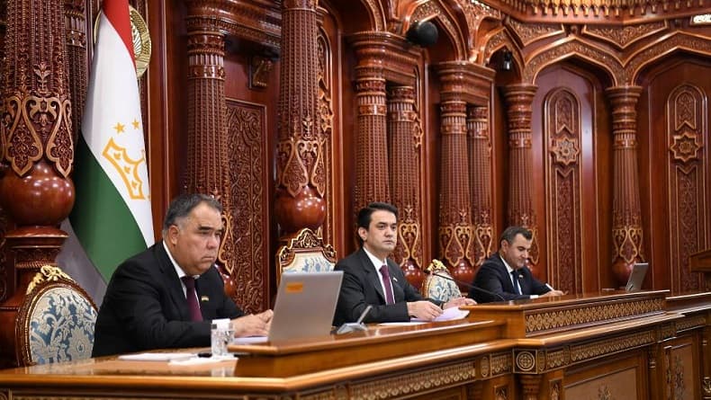 Tajikistan Larang Hijab meski Berpenduduk 98 Persen Muslim, Pria Berjanggut Dicukur Paksa Polisi Tajikistan Larang Hijab meski Berpenduduk 98 Persen Muslim, Pria Berjanggut Dicukur Paksa Polisi