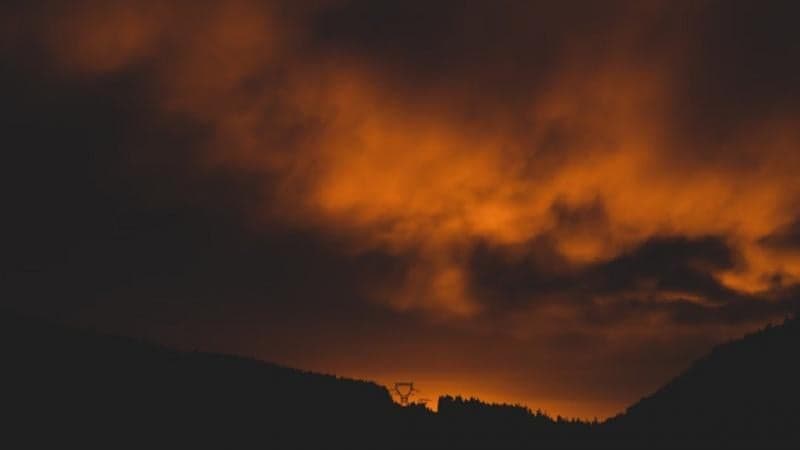 Jelaskan 4 Perbedaan Kiamat Sugra dan Kiamat Kubra Jelaskan 4 Perbedaan Kiamat Sugra dan Kiamat Kubra