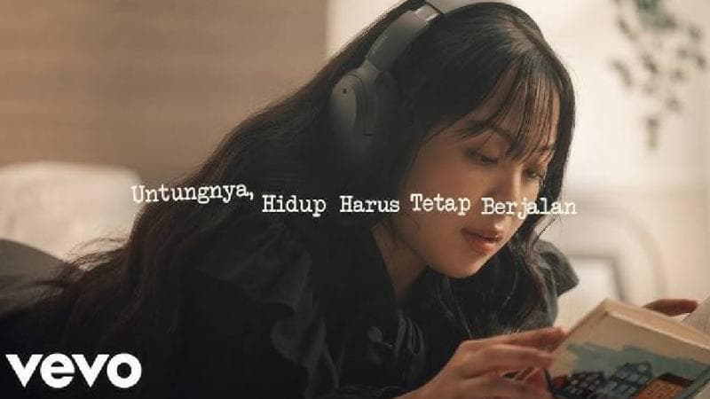 Lirik dan Makna lagu Untungnya Hidup Harus Tetap Berjalan - Bernadya Lirik dan Makna lagu Untungnya Hidup Harus Tetap Berjalan - Bernadya