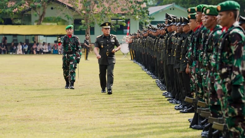 Pangdam XVII/Cenderawasih Mayjen Izak Pangemanan Lantik 100 Prajurit Tamtama TNI AD Pangdam XVII/Cenderawasih Mayjen Izak Pangemanan Lantik 100 Prajurit Tamtama TNI AD