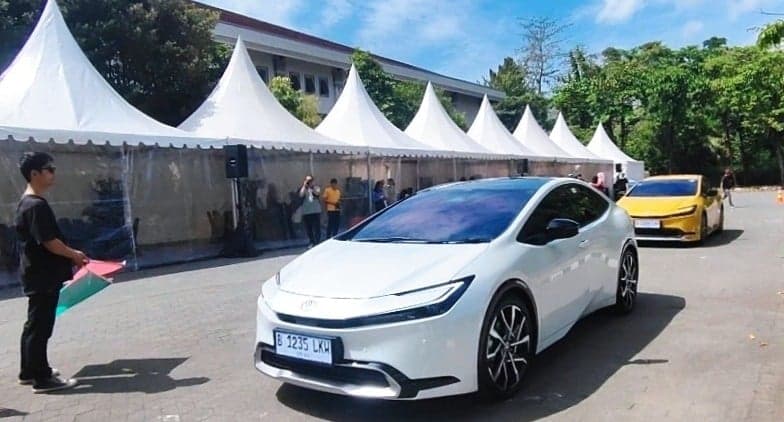 Perbedaan Mobil Hybrid, Plug-in Hybrid dan BEV, Ini yang Bisa Diisi Bensin dan Listrik Perbedaan Mobil Hybrid, Plug-in Hybrid dan BEV, Ini yang Bisa Diisi Bensin dan Listrik