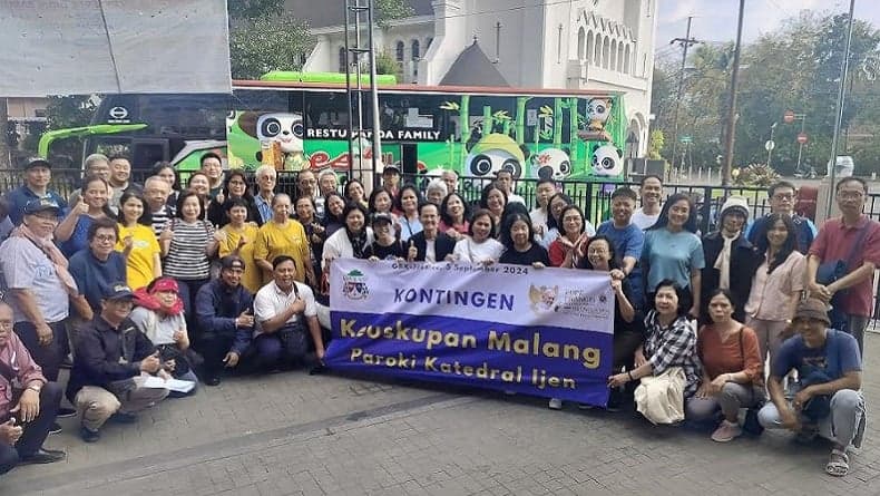 1.000 Jemaat Gereja Katedral Ijen Ikuti Misa Agung Paus Fransiskus Lewat Siaran Langsung 1.000 Jemaat Gereja Katedral Ijen Ikuti Misa Agung Paus Fransiskus Lewat Siaran Langsung