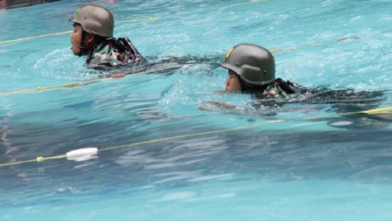 Apa Itu Renang Militer? Keterampilan yang Wajib Dikuasai Prajurit TNI Apa Itu Renang Militer? Keterampilan yang Wajib Dikuasai Prajurit TNI