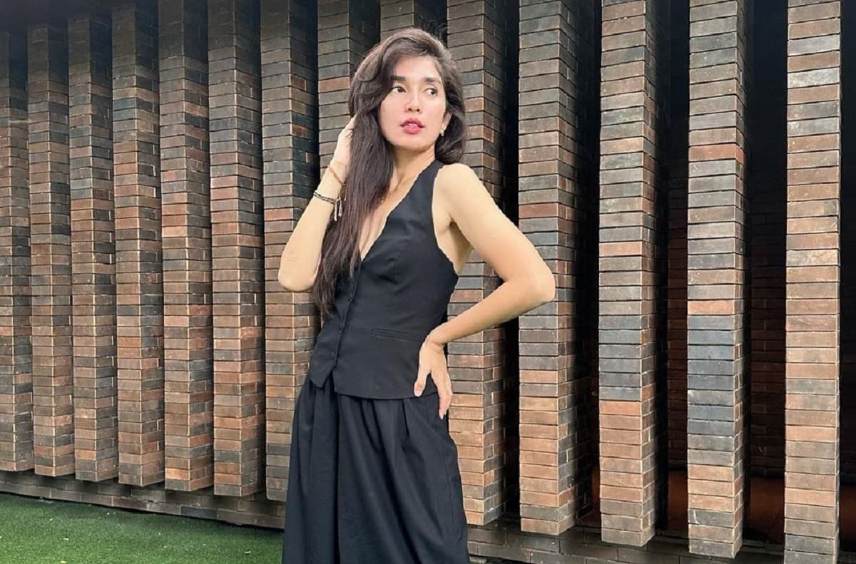 Biodata dan Agama Ussy Sulistiawaty, Aktris Cantik Ibu 5 Anak yang Tetap Tampil Menggoda Biodata dan Agama Ussy Sulistiawaty, Aktris Cantik Ibu 5 Anak yang Tetap Tampil Menggoda