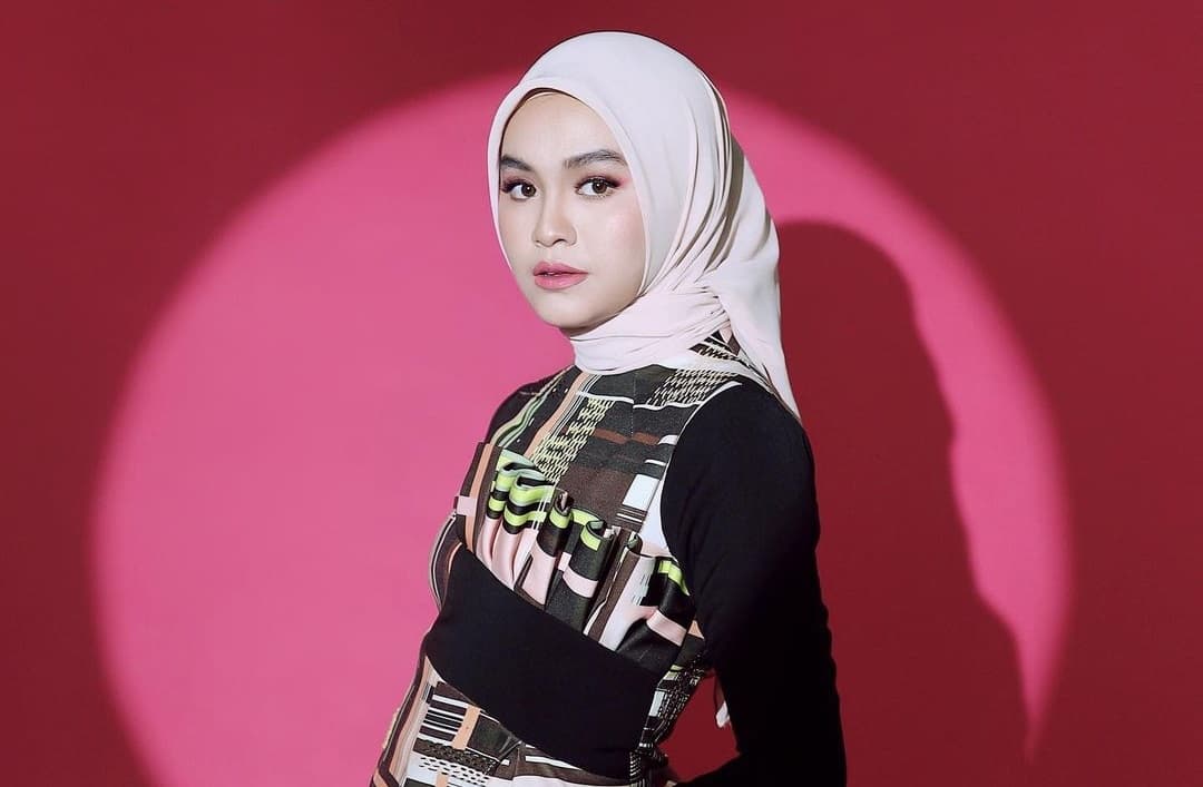 Lirik Lagu dan Chord Gitar <i>Bunga Hati</i> dari Salma Salsabil Lirik Lagu dan Chord Gitar <i>Bunga Hati</i> dari Salma Salsabil