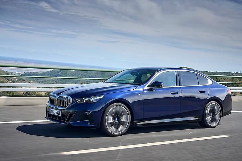 Mobil Listrik BMW i5 Tawarkan Performa Menawan dengan Desain Ciamik Mobil Listrik BMW i5 Tawarkan Performa Menawan dengan Desain Ciamik