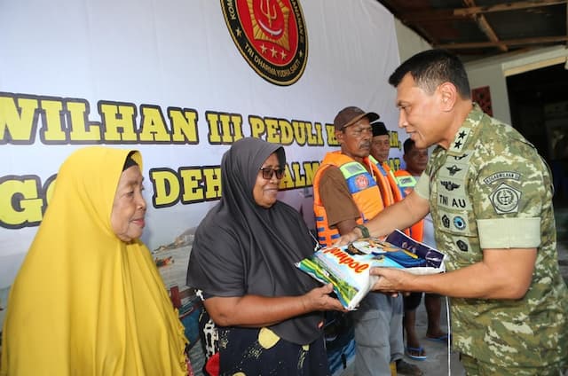 Kogabwilhan III: Lapor ke TNI saat Ada Kapal Asing Masuk, Nelayan Jaga Kedaulatan Negara! Kogabwilhan III: Lapor ke TNI saat Ada Kapal Asing Masuk, Nelayan Jaga Kedaulatan Negara!