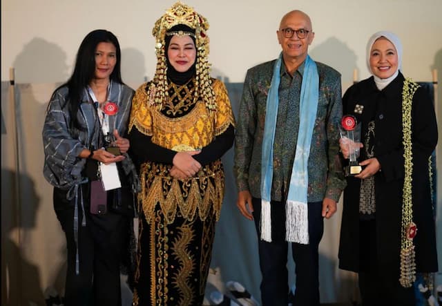 Kain Sasirangan Tanah Laut Asal Kalsel Curi Perhatian Masyarakat Belgia Kain Sasirangan Tanah Laut Asal Kalsel Curi Perhatian Masyarakat Belgia