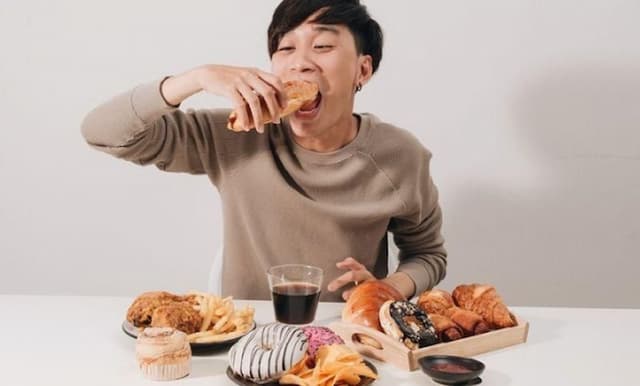 Makan Banyak saat Liburan? Ini Tips Biar Tetap Sehat Makan Banyak saat Liburan? Ini Tips Biar Tetap Sehat