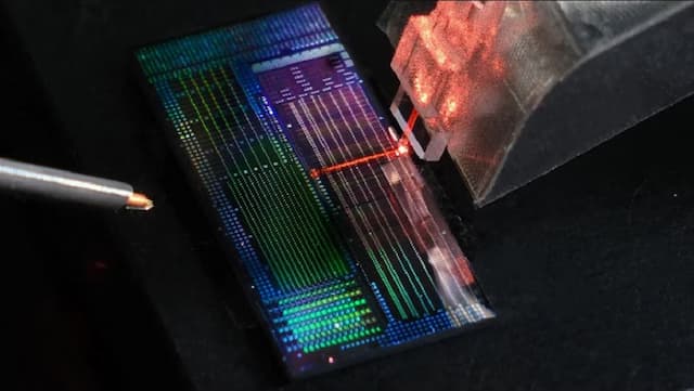 Peneliti Kembangkan Mikrochip Foton Baru, Buka Terobosan Komputasi Kuantum Peneliti Kembangkan Mikrochip Foton Baru, Buka Terobosan Komputasi Kuantum