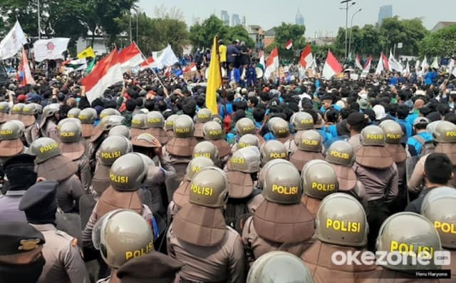 1.392 Personel Gabungan Kawal Aksi Buruh Tolak UMP DKI 2026 1.392 Personel Gabungan Kawal Aksi Buruh Tolak UMP DKI 2026