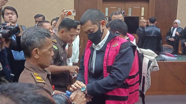 Korupsi Tata Kelola Minyak, Kuasa Hukum Kerry: Tidak Ada Aturan Penyewaan Kapal Korupsi Tata Kelola Minyak, Kuasa Hukum Kerry: Tidak Ada Aturan Penyewaan Kapal