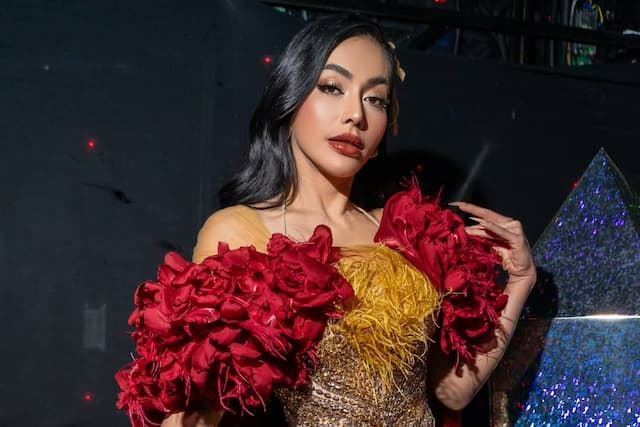 Denada Tegaskan Hanya Punya 2 Anak, Siap Ambil Jalur Hukum jika Fitnah Berlanjut Denada Tegaskan Hanya Punya 2 Anak, Siap Ambil Jalur Hukum jika Fitnah Berlanjut