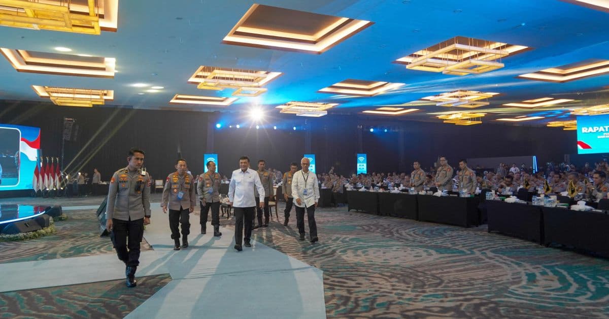 Pesawat Smart Air Ditembaki KKB, Menko Polkam Minta TNI-Polri Segera Pulihkan Situasi Pesawat Smart Air Ditembaki KKB, Menko Polkam Minta TNI-Polri Segera Pulihkan Situasi