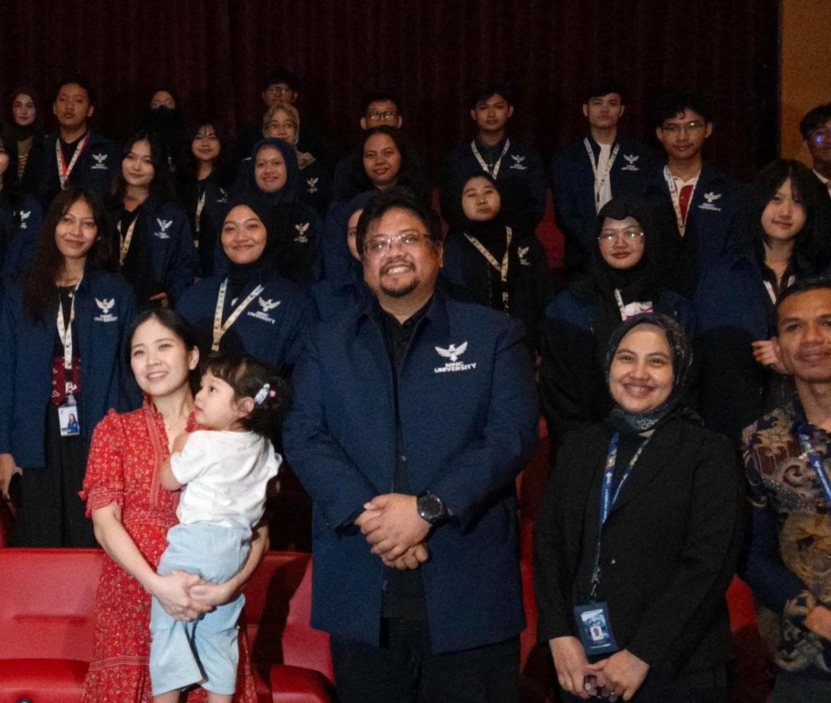 Mahasiswa MNC University Buat Video Klip AI, Dosen: Hasilnya di Luar Ekspektasi Mahasiswa MNC University Buat Video Klip AI, Dosen: Hasilnya di Luar Ekspektasi