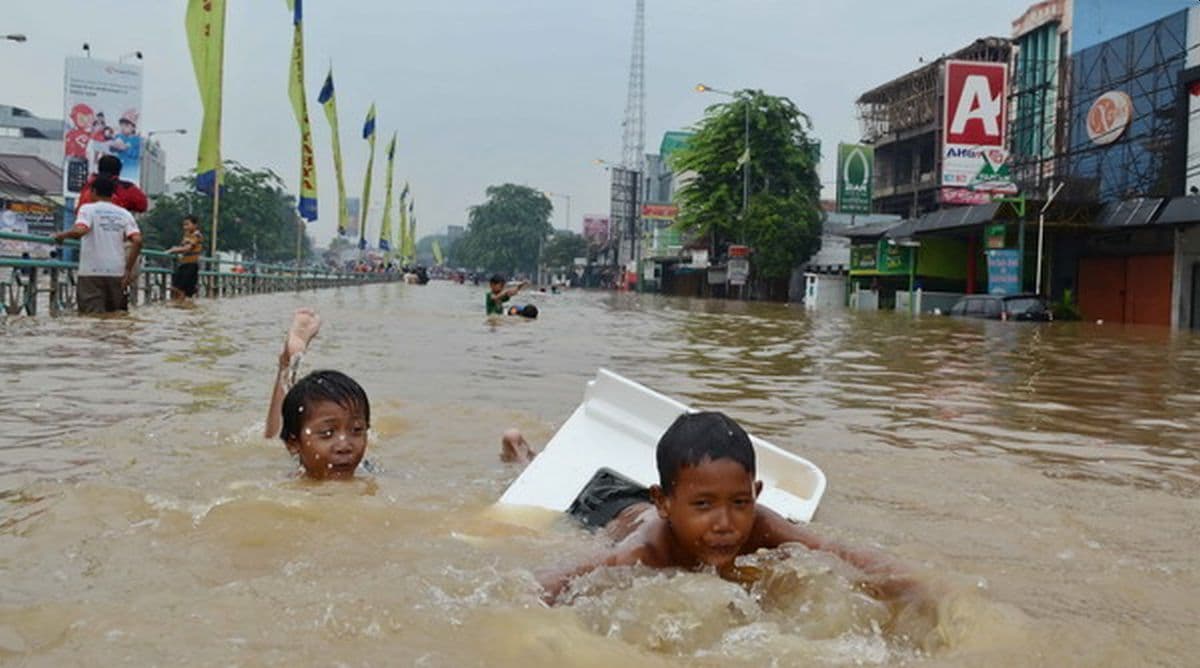 Banjir Jakarta Masih Rendam 16 RT dan 2 Jalan Pagi Ini, Ratusan Warga Mengungsi Banjir Jakarta Masih Rendam 16 RT dan 2 Jalan Pagi Ini, Ratusan Warga Mengungsi