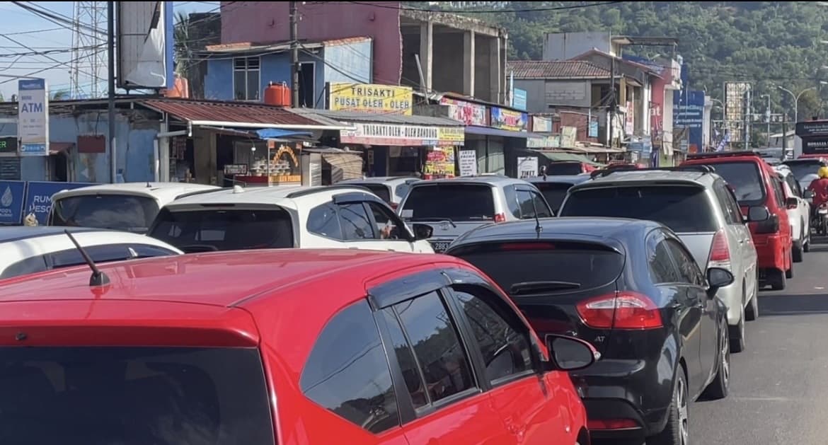 H-2 Lebaran, Jalur Arteri Menuju Pelabuhan Merak Macet H-2 Lebaran, Jalur Arteri Menuju Pelabuhan Merak Macet