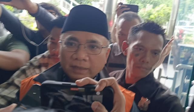Cerita Gus Yaqut Usai Tahanan Rumah: Alhamdulillah Bisa Sungkem ke Ibu Cerita Gus Yaqut Usai Tahanan Rumah: Alhamdulillah Bisa Sungkem ke Ibu