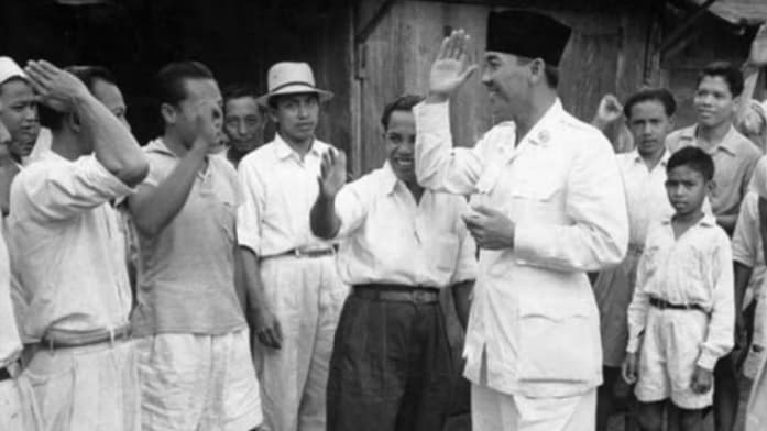 Bung Karno Menyamar sebagai Orang Biasa di Pasar Senen hingga Menyatu dengan Rakyat Jelata Bung Karno Menyamar sebagai Orang Biasa di Pasar Senen hingga Menyatu dengan Rakyat Jelata