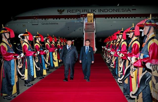 Tiba di Korea Selatan, Prabowo Disambut 21 Dentuman Meriam Salvo Tiba di Korea Selatan, Prabowo Disambut 21 Dentuman Meriam Salvo